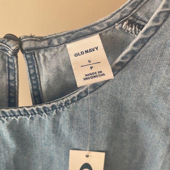 Old Navy Chambray Tank Top Small Small NWT - Picture 2 of 3